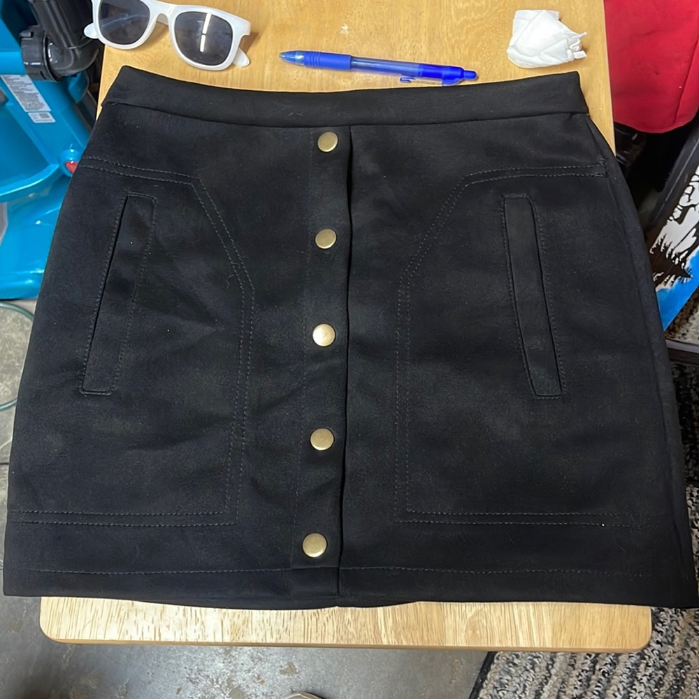 Small black skirt.